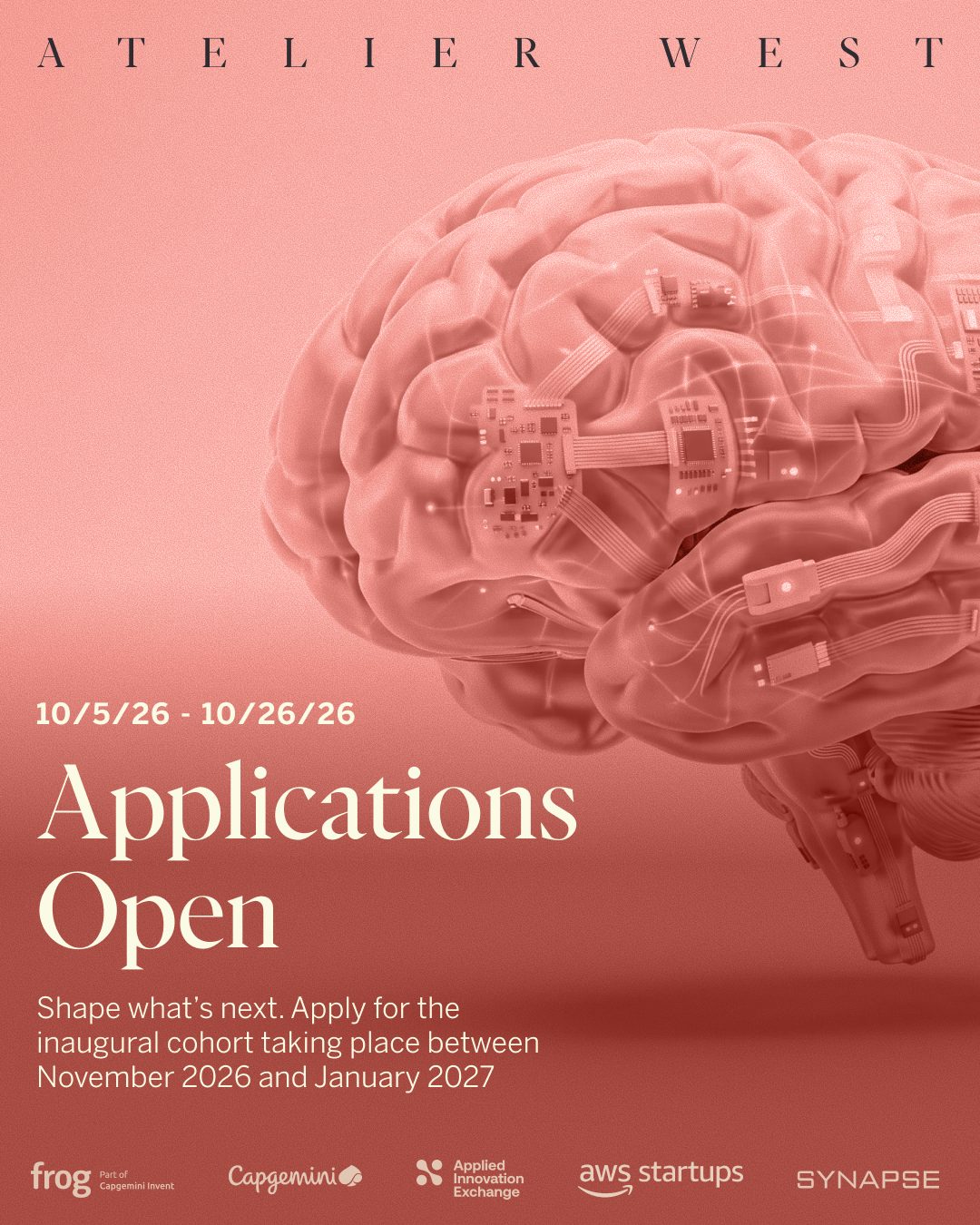 Póster de Applications Open con un cerebro robótico translúcido en coral, para la primera generación, de noviembre de 2026 a enero de 2027