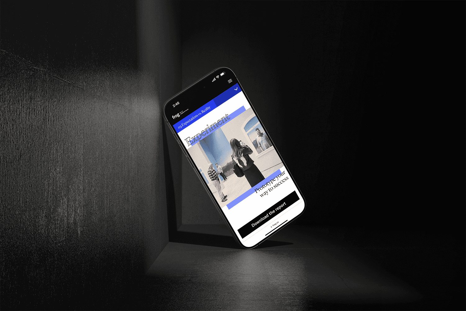 Un episodio de Chief Challenges en un teléfono, en un rincón oscuro